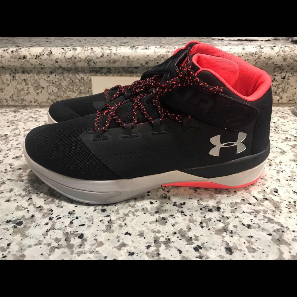Under amour get B zee basketball shoes